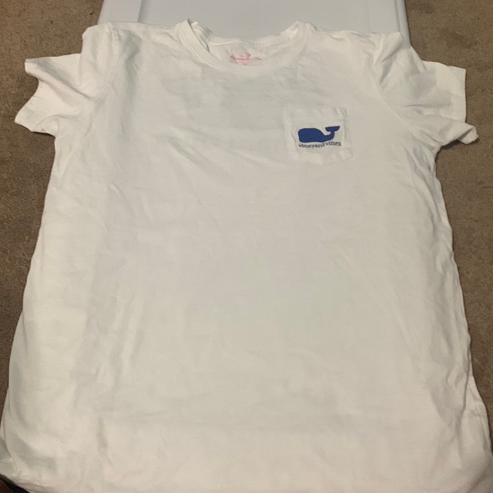 white vineyard vine tee shirt with blue whale short sleeves kids size xl